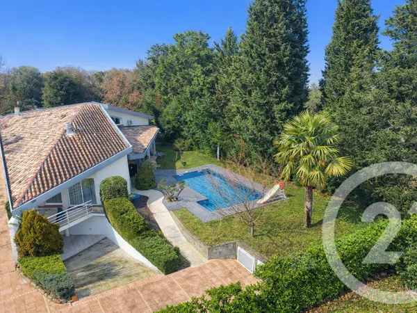 Maison 5 pièces 215 m² 