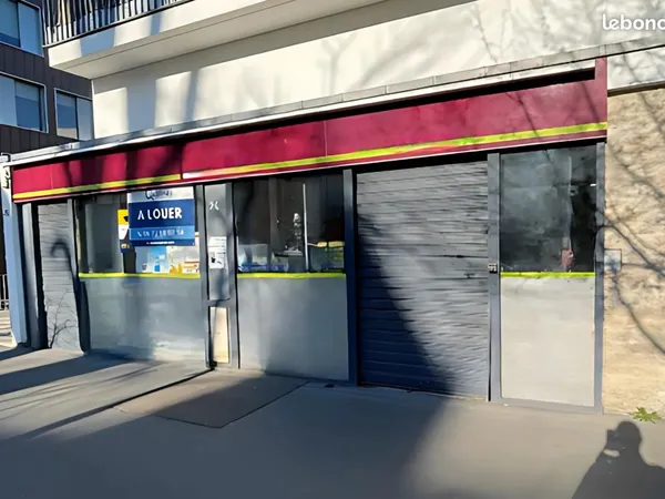 Local 144 m² Mantes-la-Jolie 