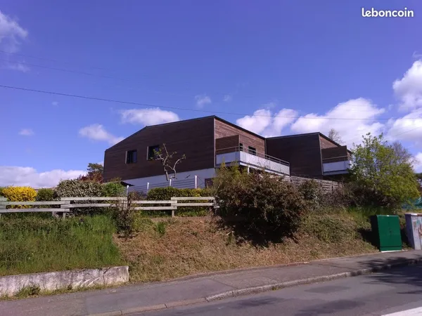 Immeuble R+1 avec 4 appartements T3 . 266m2 