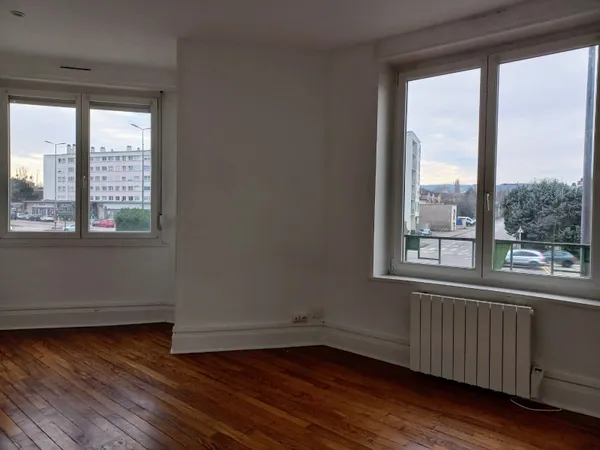 VANDOEUVRE PLACE GERARD D'ALSACE F2 DE 41 M2 AVEC CUISINE EQ 