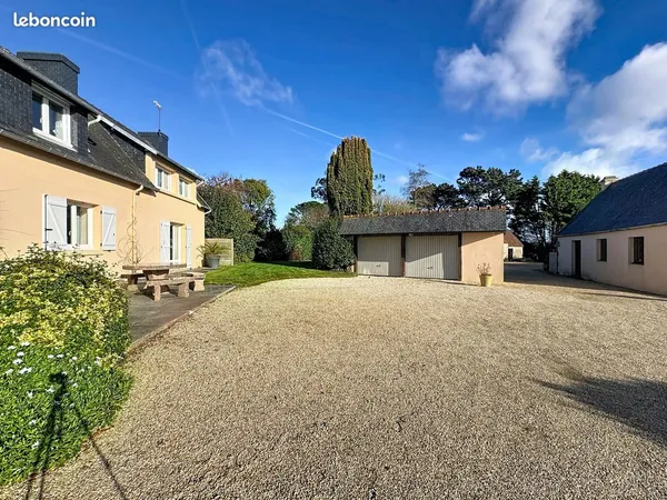 Propriété 10 pièces 218 m² 