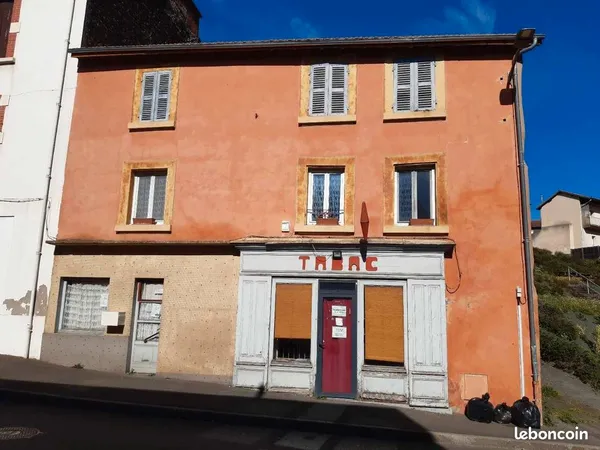 A VENDRE BIEN IMMOBILIER COMPOSE D'UN IMMEUBLE ET UN APPARTEMENT NEUF INDEPENDANT DE 28 M2 + Licence