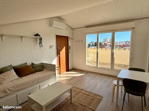 Studio meublé, avec terrasse, proche université 