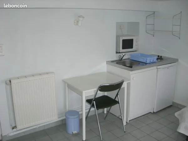 Studio entièrement meublé à proximité de l'université 