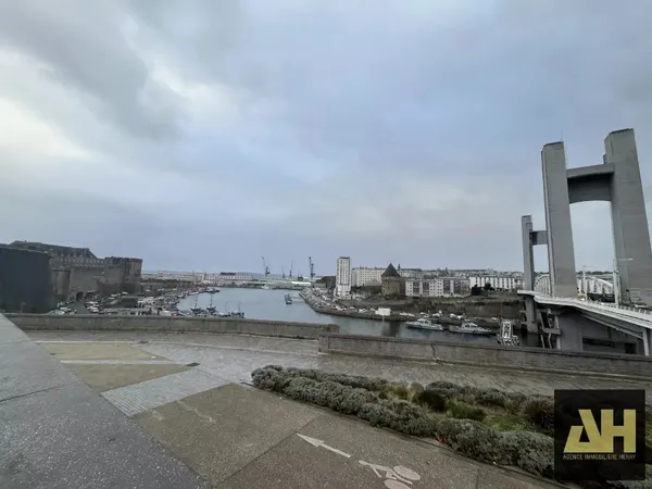 BREST -TRIANGLE D'OR- ASCENSEUR- DERNIER ÉTAGE 