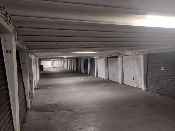 Box Garage avec électricité secteur Grands Boulevards 