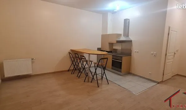 Studio 1 pièce 30 m² 