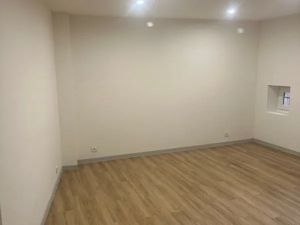 Studio rénové entièrement 