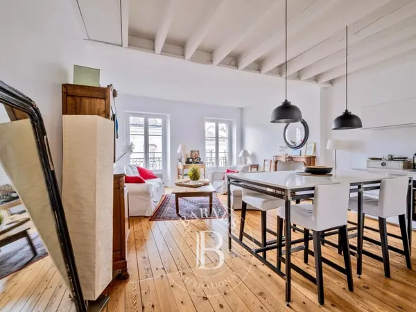 Bordeaux Tourny - Duplex rénové - Dernier étage 