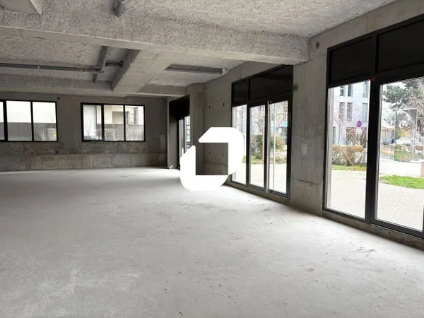 Local 159 m² 