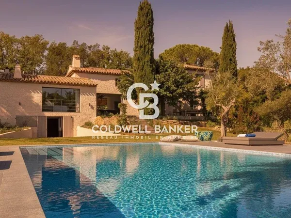 Gassin - Villa 240 m² 4 chambres, 5500 m² de jardin, piscinne - 
