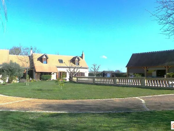 Propriété d'exception sur 13400 m2 de terrain à une dizaine de minutes de Tours Nord 