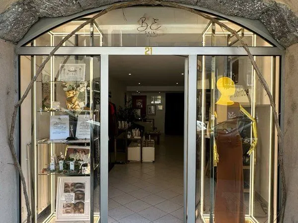 📢 À LOUER - Local commercial 45 m² - Centre historique de Montmélian (Savoie) 