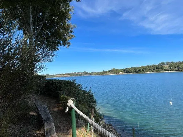 Maison accès direct au lac de Pareloup 