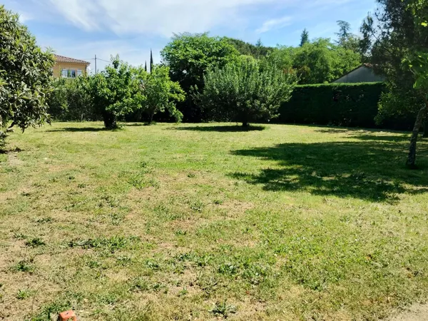 Terrain 635 m² 