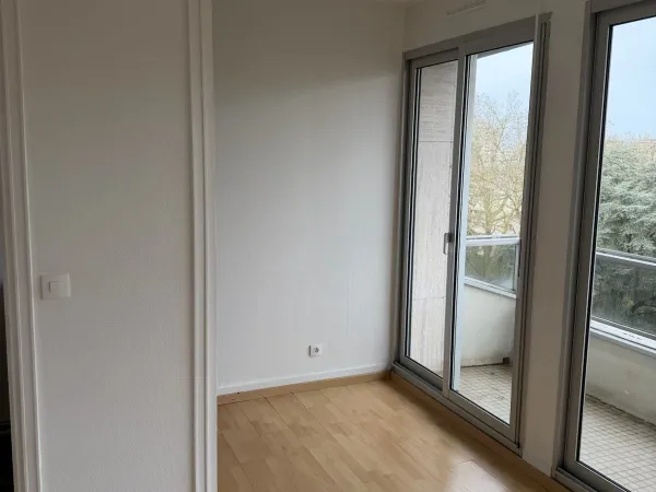 ANGERS RUE LOUIS GAIN T2 AVEC STATIONNEMENT 