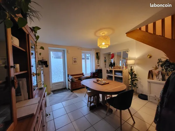 Maison cosy de 75 m², 3 chambres, jardin, plein centre St Pavace 