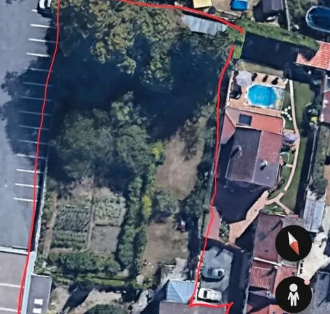 Terrain constructible avec maison pour promoteur 