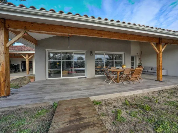 Maison de plain-pied 5 pièces 146 m² 