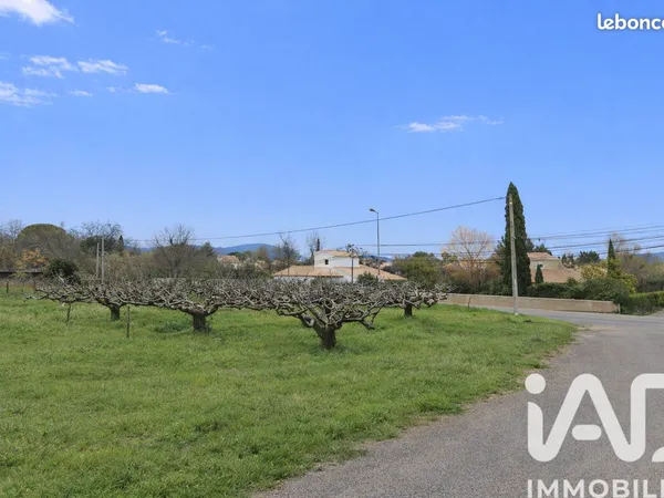 Terrain 711 m² La Farlède 