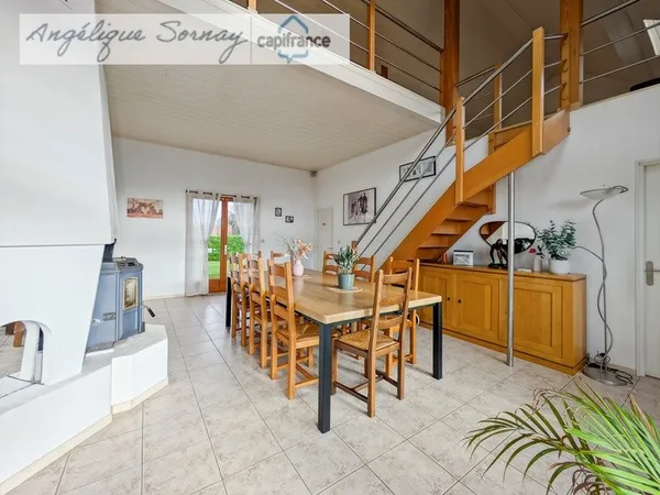 Maison familiale 210 m² avec extension récente, terrain clos et confort moderne - Un bien rare à 