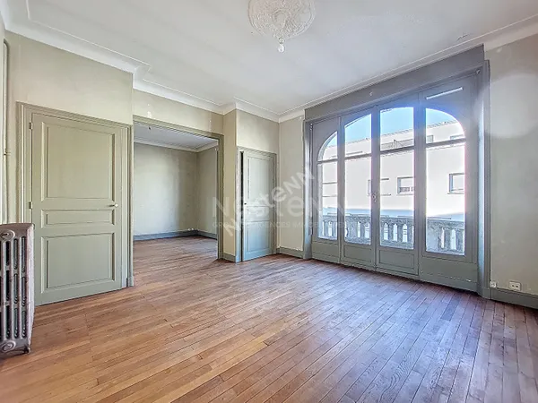 Nantes Cité des Congrès - En Vente ! Charme de l'ancien pour cet appartement de 3 chambres. 