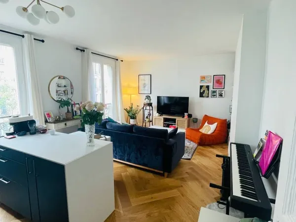 Charmant 2 pièces de 43m², refait à neuf et meublé (Jules Joffrin, Paris 18ème) 
