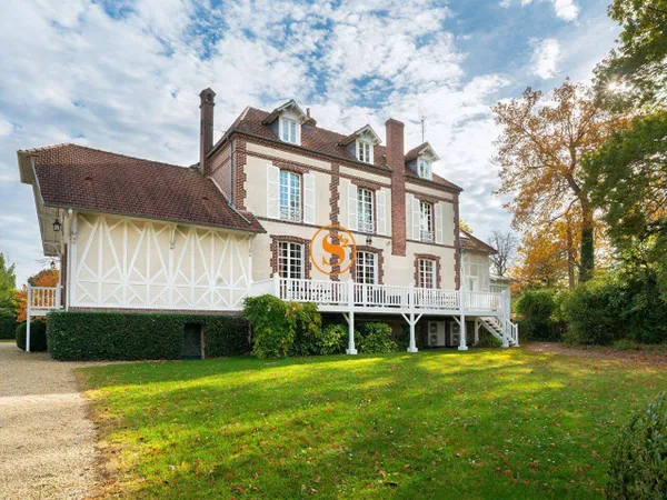 Maison 10 pièces 372 m² 