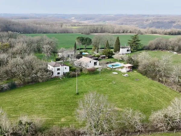 Magnifique propriété Quercynoise, gîte, piscine et vue 