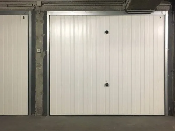 Parking fermé / box stockage - Paris 15e 