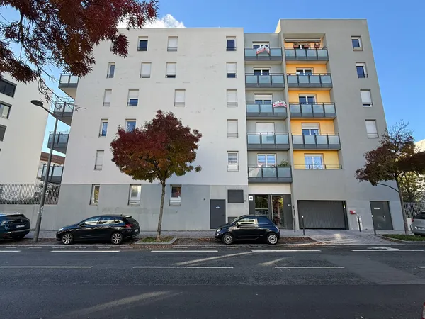 Garage à louer sécurisé en sous-sol - VALMY 