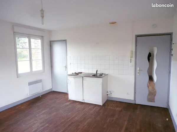 Studio communal avec cave et place parking 