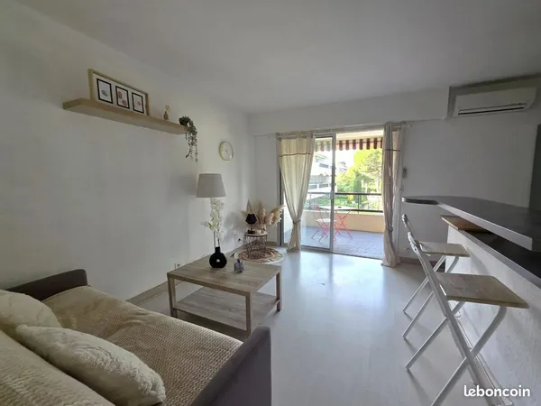 Studio 1 pièce 24 m² 