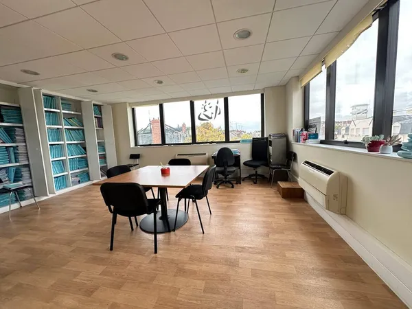 Bureau 79 m² 