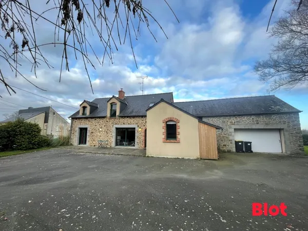 BLOT IMMOBILIER, propriété de 145 m² avec dépendances et terrain aménagé et clos 