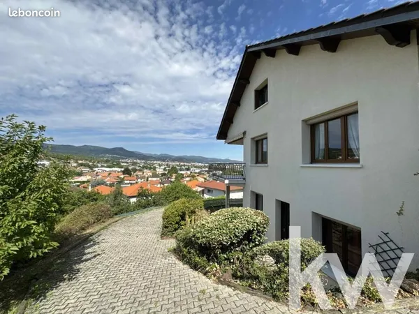 Villa 8 pièces 233 m² 