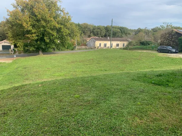 Terrain à bâtir de 845 m2 situé en zone UB 