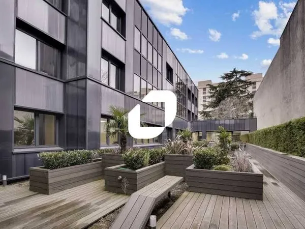 Bureaux 122 m² 