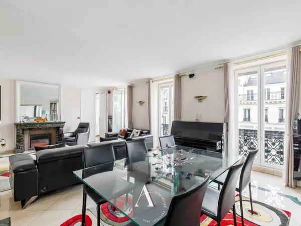 Vends T5 - 117m² - Paris 9Eme 