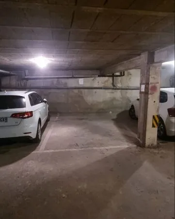 Loue place de parking intra-muros 