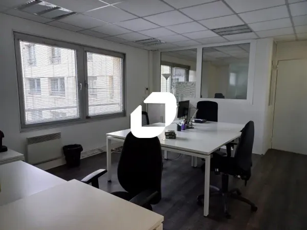 A LOUER, BUREAUX PROCHES GARES 