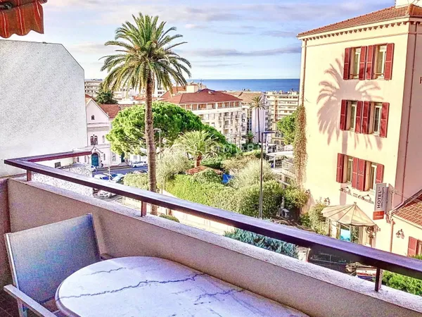 Studio 1 pièce 26 m² 