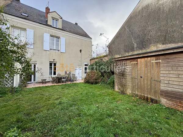 Spacieuse maison familiale avec jardin arboré à Orléans 