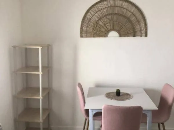 Studio 1 pièce 14 m² 