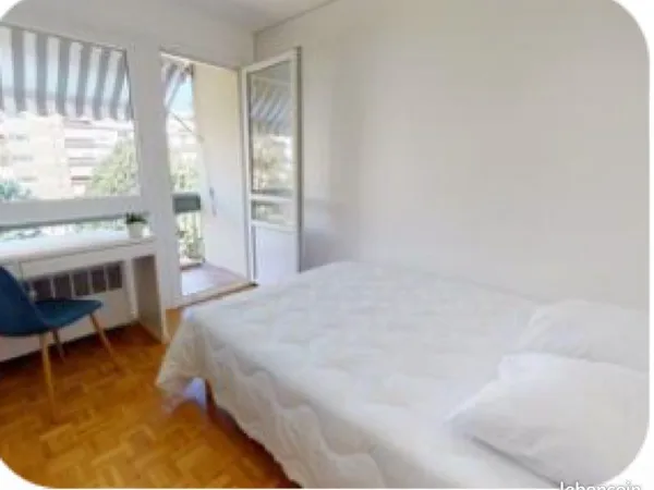 Chambre avec balcon privatif - Oullins 