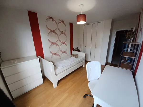 Loue grand T3 meublé 78m² à 2 min à pied du métro Roseraie Toulouse 