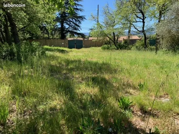 Terrain 780 m² Saint Maximin La Sainte Baume 
