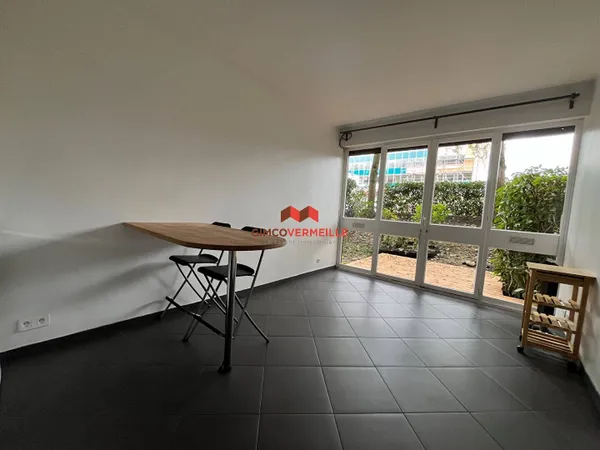 Studio 1 pièce 18 m² 