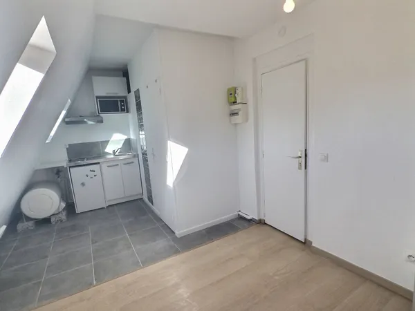 STUDIO DERNIER ETAGE PLACE WAGRAM - IDEAL INVESTISSEUR 