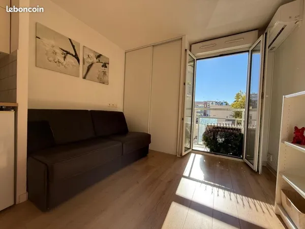 Studio 2 pièces 18 m² 